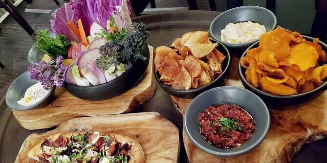 LV Strip Sightseeing & Foodie Night Tour