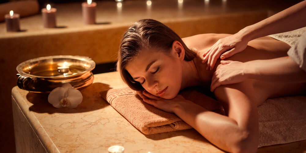 Thai Healing Solutions Spa at night