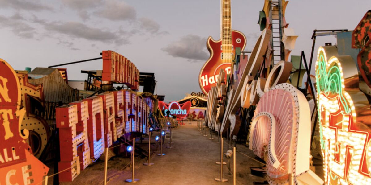 Big Bus Neon Museum Night Tour