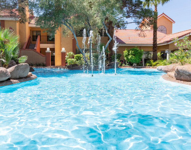 Heated Outdoor Pool & Hot Tub