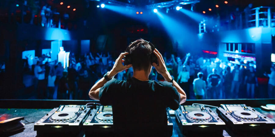 DJs