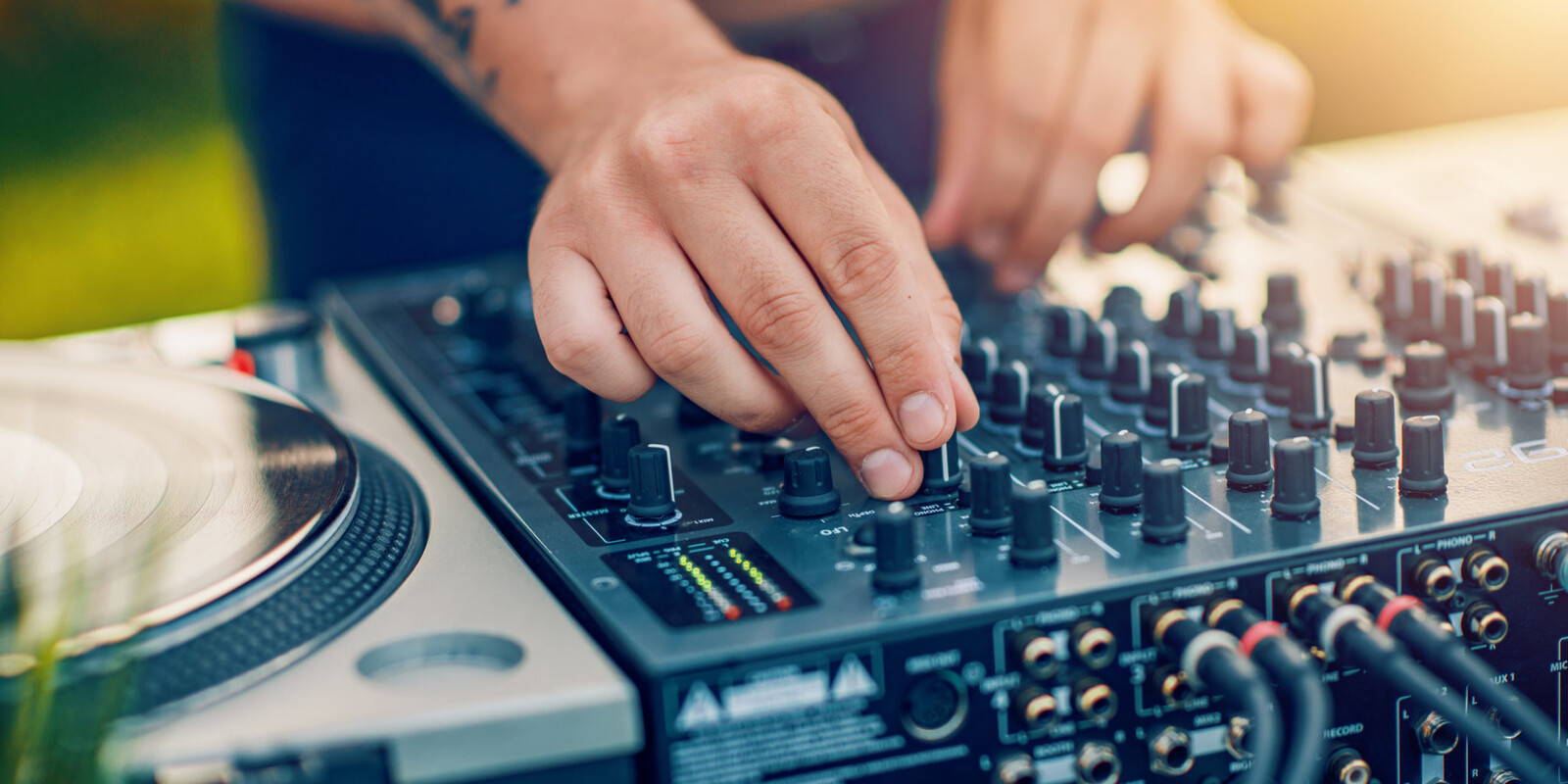 Live Band & DJ 